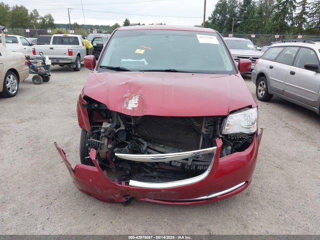 2C4RC1BG1GR232072 Chrysler Town and Country
