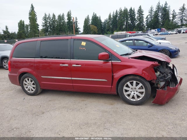 2C4RC1BG1GR232072 Chrysler Town and Country