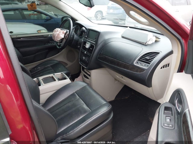 2C4RC1BG1GR232072 Chrysler Town and Country
