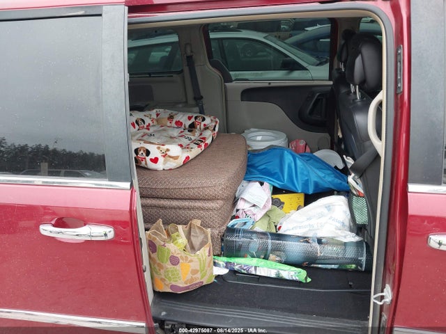 2C4RC1BG1GR232072 Chrysler Town and Country