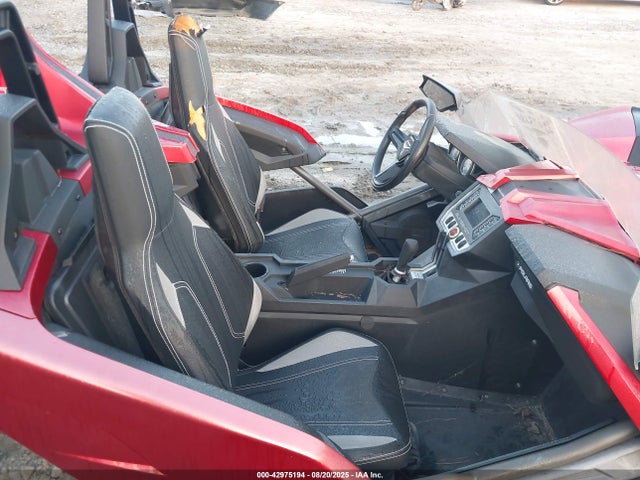 57XAAPFA6H8121176 Polaris Slingshot