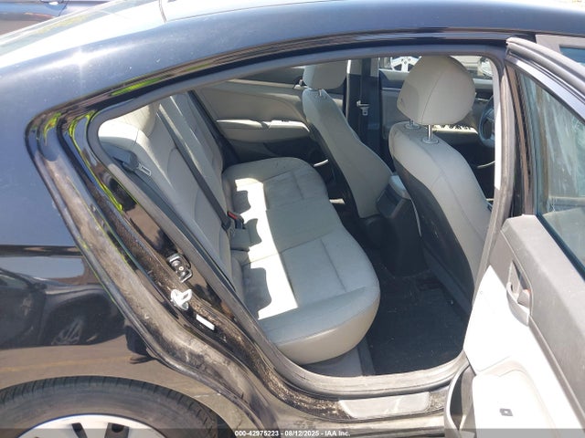 KMHD74LF4HU164517 Hyundai Elantra