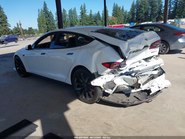 2015 TESLA MODEL S 5YJSA1H2XFFP76339 Photo 2