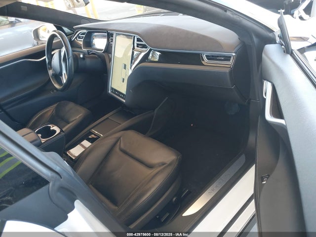 2015 TESLA MODEL S 5YJSA1H2XFFP76339 Photo 4