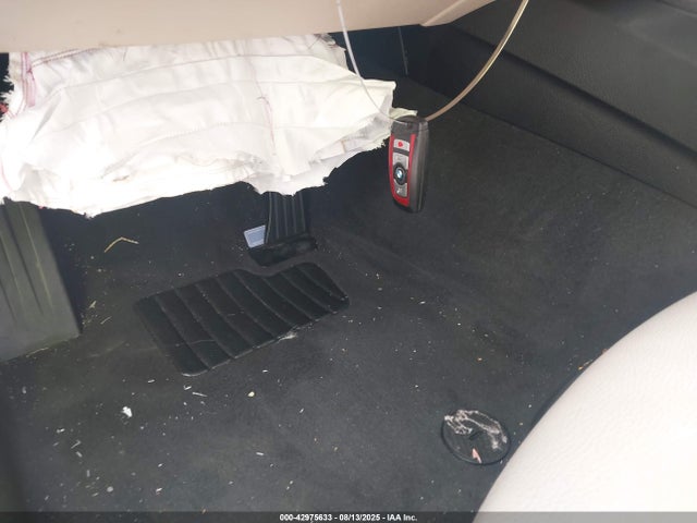 42975633 :رقم المزاد ، WBA8B9C52HK676326 vin ، 2017 Bmw 330i مزاد بيع