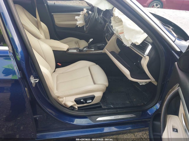 42975633 :رقم المزاد ، WBA8B9C52HK676326 vin ، 2017 Bmw 330i مزاد بيع