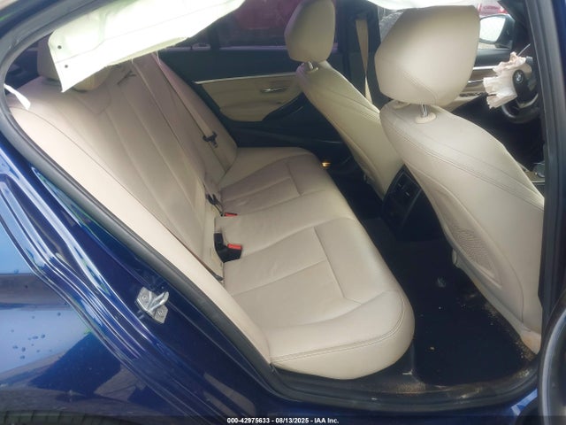 42975633 :رقم المزاد ، WBA8B9C52HK676326 vin ، 2017 Bmw 330i مزاد بيع