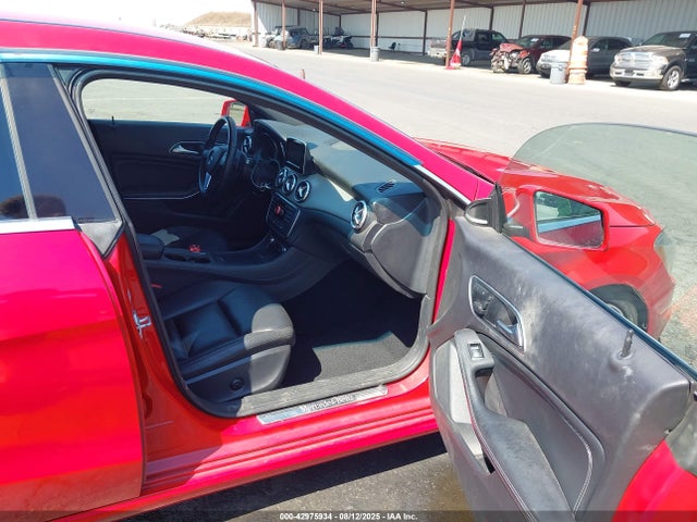 WDDSJ4EB9EN112660 Mercedes-Benz CLA-Class