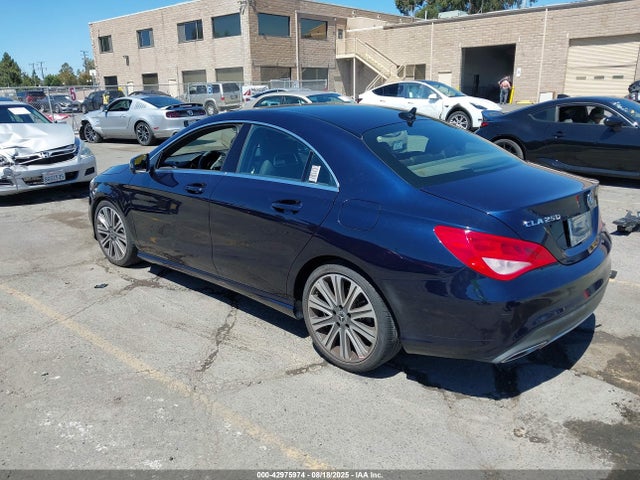 Mercedes-Benz m270 2018 WDDSJ4EB2JN526650 Image 3