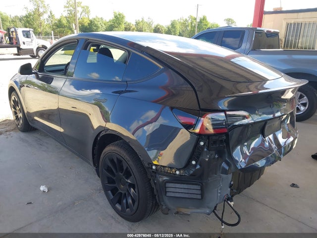 2024 TESLA MODEL Y 7SAYGDED5RF035281 Photo 2
