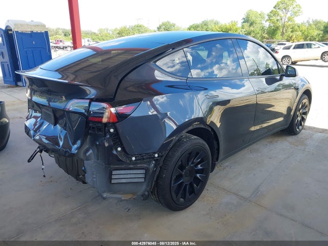 2024 TESLA MODEL Y 7SAYGDED5RF035281 Photo 3