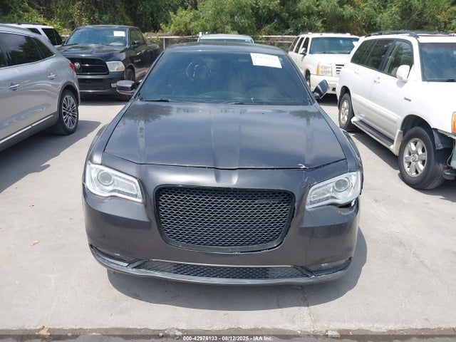 Chrysler 300 2018 2C3CCABG2JH321477 Image 12