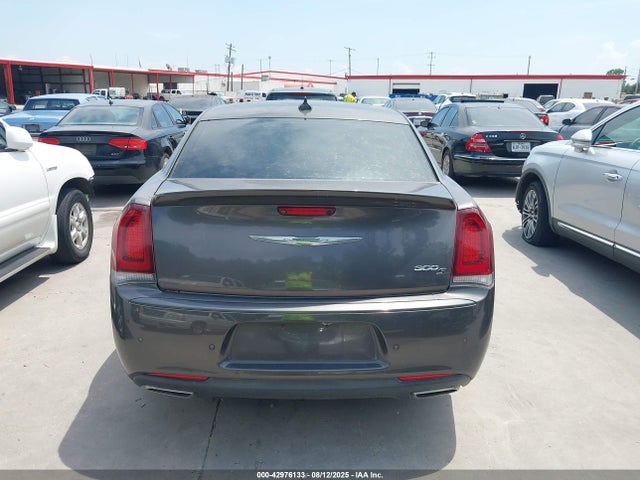 Chrysler 300 2018 2C3CCABG2JH321477 Image 16
