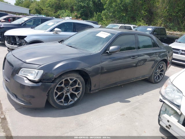 Chrysler 300 2018 2C3CCABG2JH321477 Image 2
