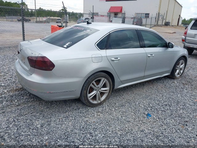 Volkswagen 2015 2015 1VWCV7A33FC070824 Image 4