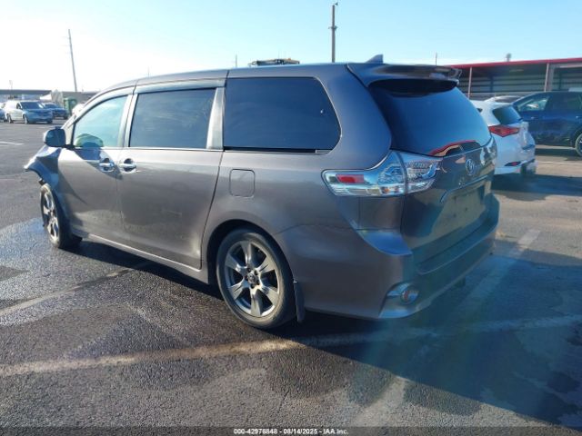 2018 TOYOTA SIENNA 5TDXZ3DC2JS932029 Photo 2