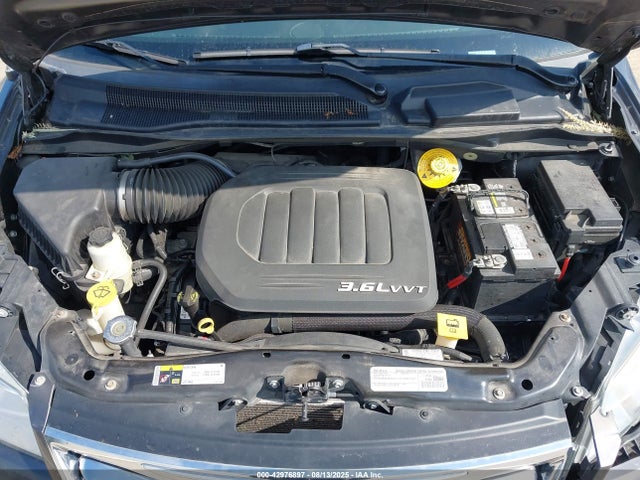 2C4RC1CG2GR208040 Chrysler Town and Country