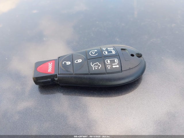 2C4RC1CG2GR208040 Chrysler Town and Country