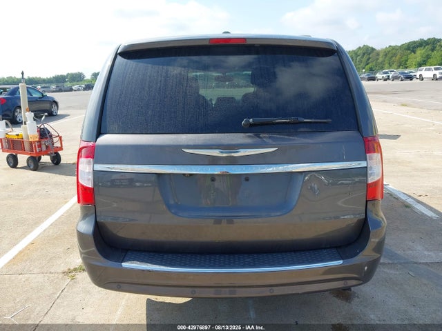 2C4RC1CG2GR208040 Chrysler Town and Country