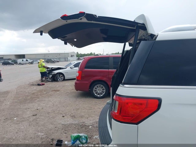 5LMJJ3LT8LEL10177 Lincoln Navigator