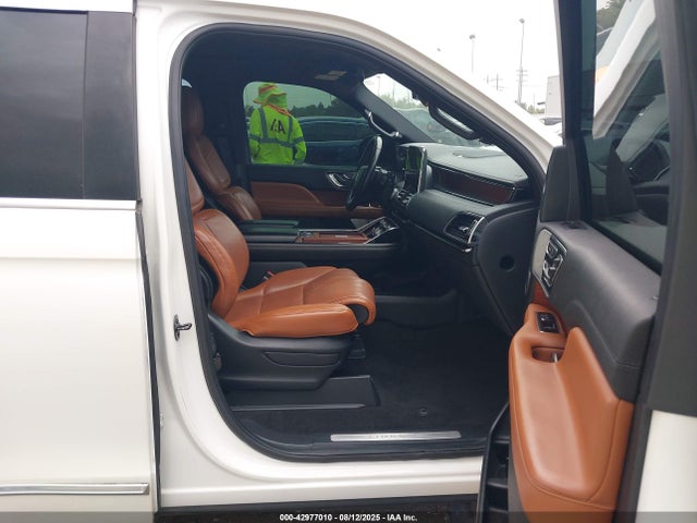 5LMJJ3LT8LEL10177 Lincoln Navigator