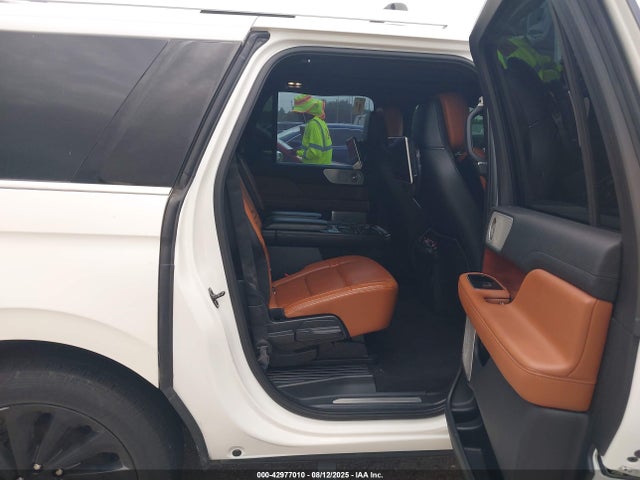 5LMJJ3LT8LEL10177 Lincoln Navigator