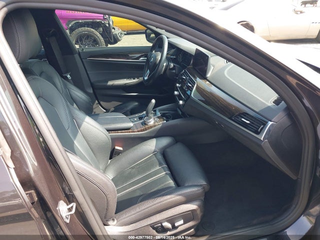 WBAJA9C51KB389099 BMW 530e