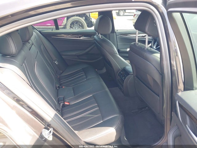 WBAJA9C51KB389099 BMW 530e