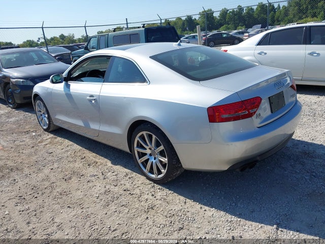 2011 AUDI A5 WAURFAFRXBA086770 Photo 2