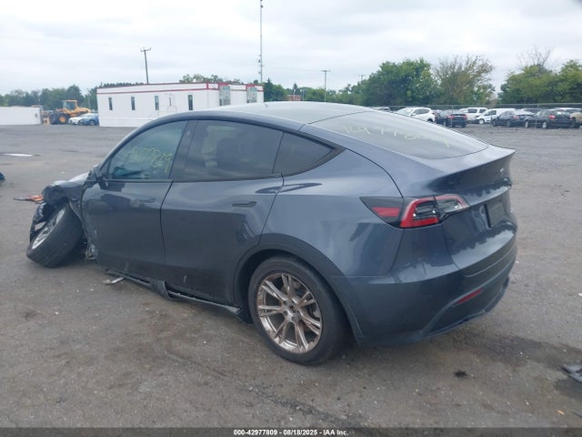 2023 TESLA MODEL Y 7SAYGDEE9PA053382 Photo 2