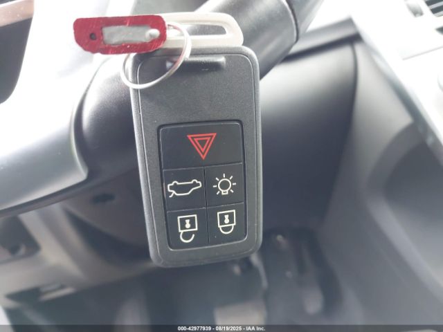 2018 VOLVO S60 YV140MTL4J2456629 Photo 10