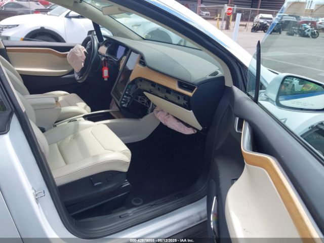 2018 TESLA MODEL X 5YJXCAE20JF096690 Photo 4