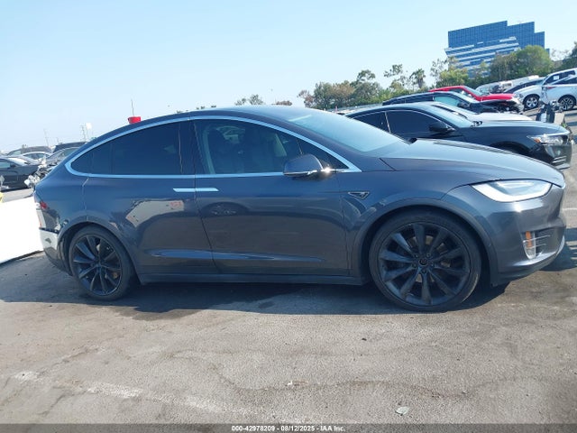Tesla MODEL X 2016 5YJXCBE25GF006724 Image 13