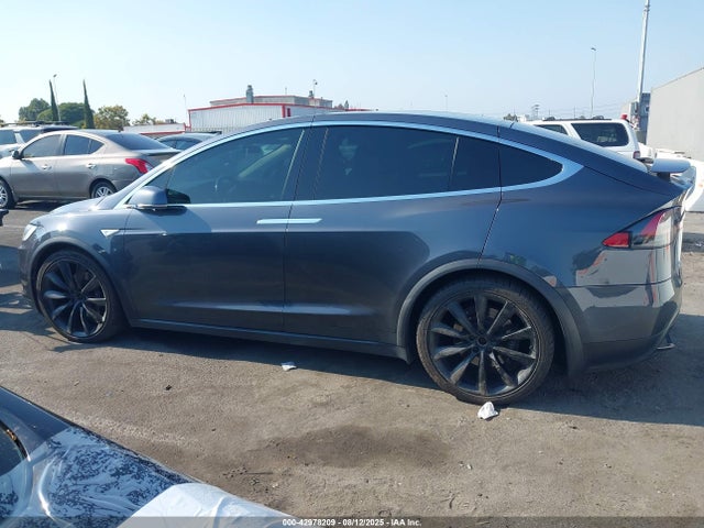 Tesla MODEL X 2016 5YJXCBE25GF006724 Image 14
