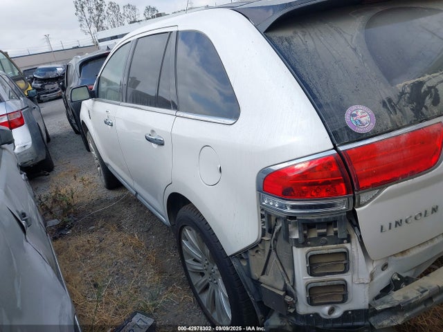 Lincoln 2014 2014 2LMDJ6JK2EBL15101 Image 3
