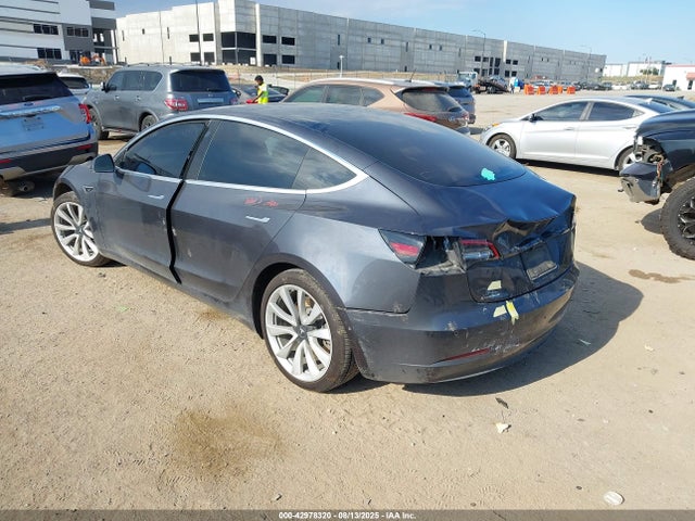 2019 TESLA MODEL 3 5YJ3E1EA1KF307588 Photo 2