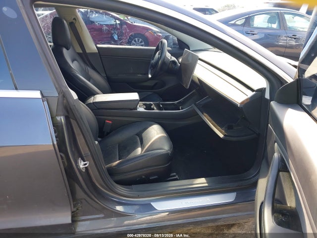 2019 TESLA MODEL 3 5YJ3E1EA1KF307588 Photo 4
