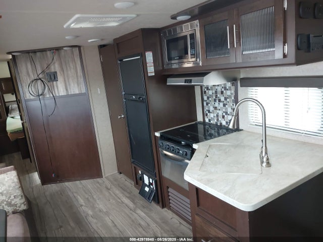4X4TCKE29JX129819 Forest River Cherokee