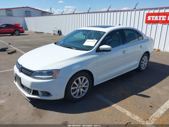 Volkswagen 2014 2014 3VWL17AJ4EM419772 Image 2