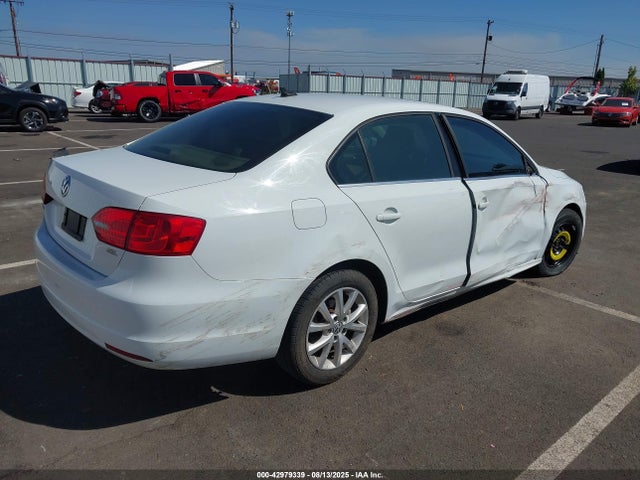 Volkswagen 2014 2014 3VWL17AJ4EM419772 Image 4