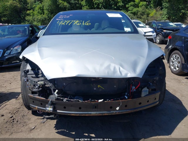Tesla 2016 2016 5YJXCBE4XGF030048 Image 11