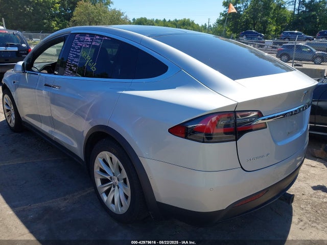 2016 TESLA MODEL X 5YJXCBE4XGF030048 Photo 2