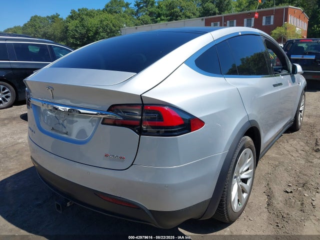 2016 TESLA MODEL X 5YJXCBE4XGF030048 Photo 3