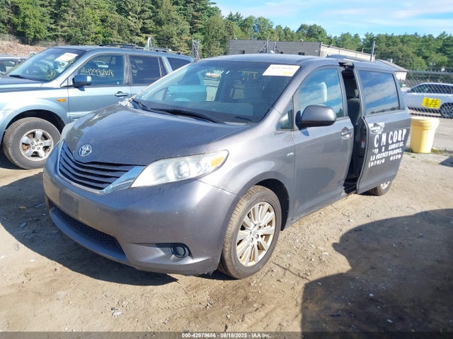 Toyota 2gr-fks 2017 5TDJZ3DC1HS169243 Image 2