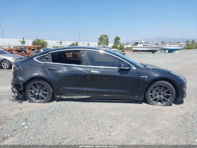 Tesla Model 3 Long Range/mid Range 2018 5YJ3E1EAXJF171914 Image 14