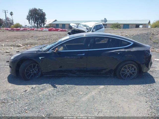 Tesla Model 3 Long Range/mid Range 2018 5YJ3E1EAXJF171914 Image 15
