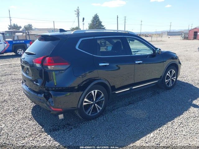 JN8AT2MV4JW311883 Nissan 2018