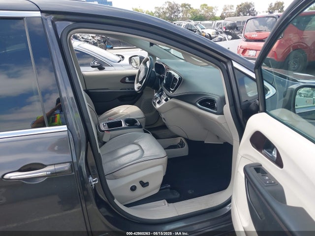 Chrysler 2017 2017 2C4RC1GG3HR559650 Image 5
