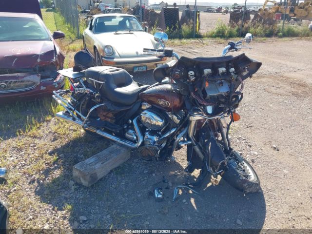 2011 HARLEY-DAVIDSON FLHTCU 1HD1FC41XBB608119