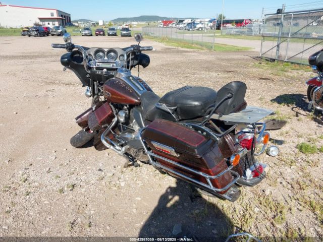2011 HARLEY-DAVIDSON FLHTCU 1HD1FC41XBB608119 Photo 2